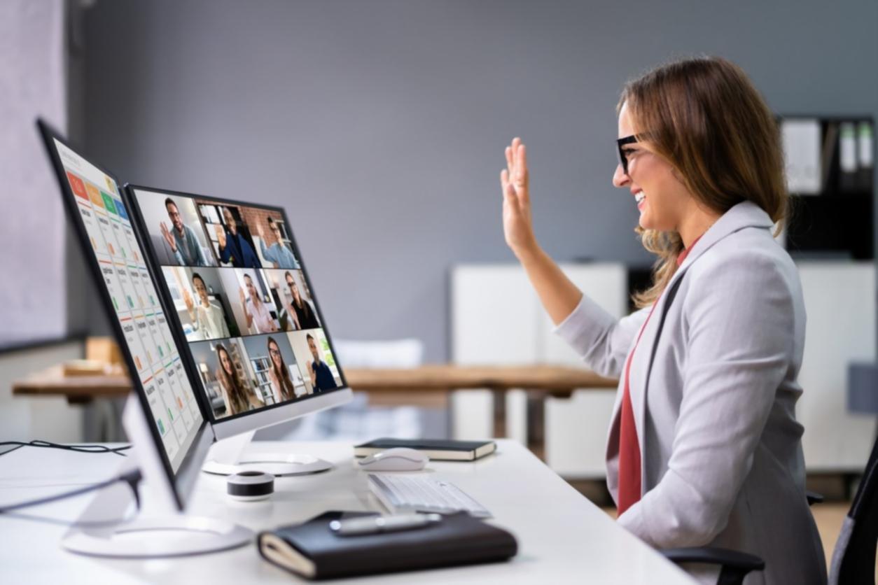 Deelnemers tijdens een webinar over budgetpsychologie